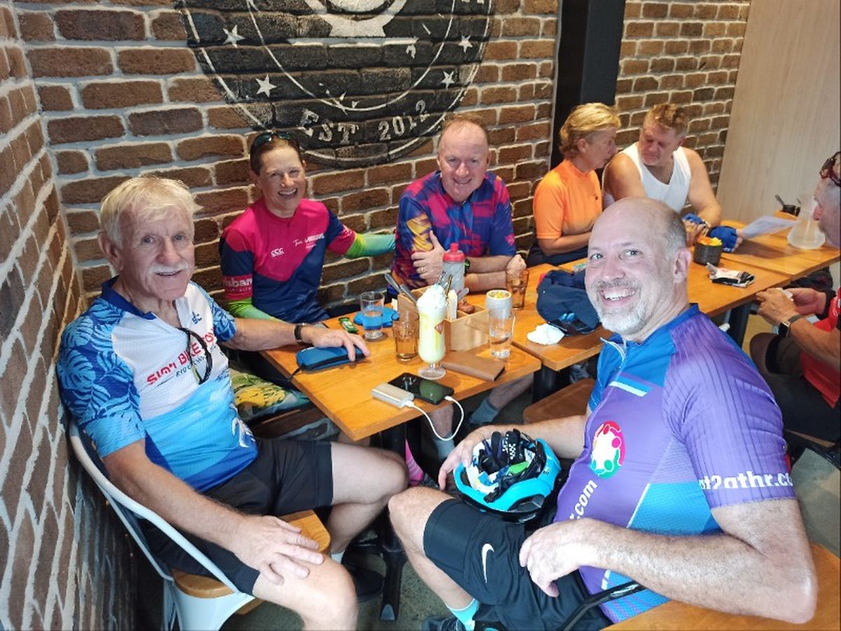 Happy Cyclists! ☕🥤
